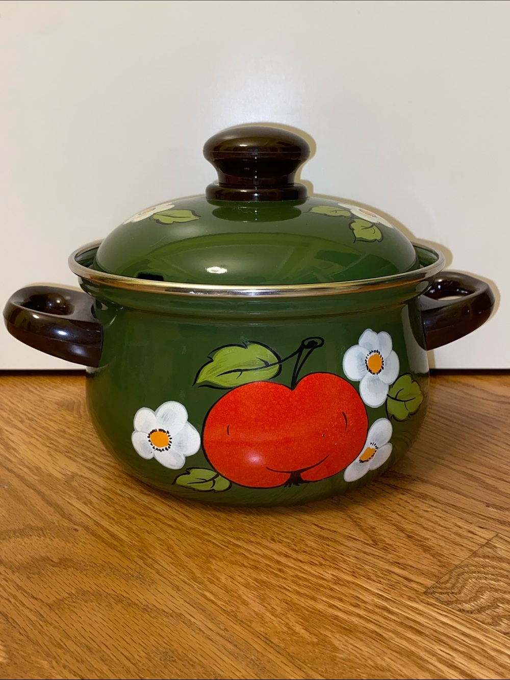 Vintage Emaille Cooking Pot / West-Germany / NEW / Green with Apples
